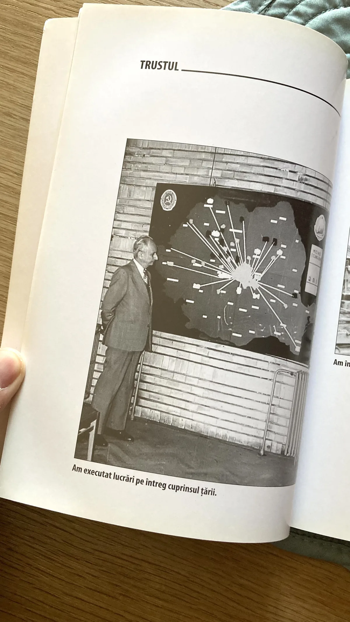 Trustul – fotografie 8